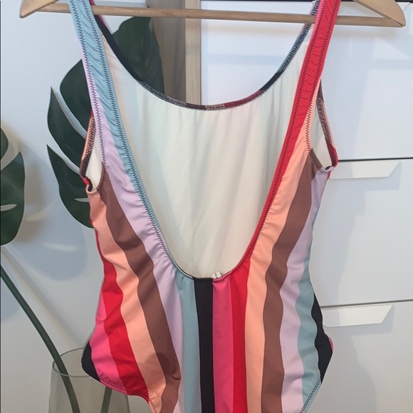Solid and striped one piece - Picture 4 of 5